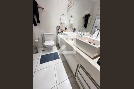 Apartamento para alugar com 220m², 4 quartos e 4 vagas Apartamento para alugar com 220m², 4 quartos e 4 vagasBanheiro da suíte master