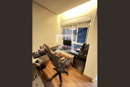 Apartamento para alugar com 220m², 4 quartos e 4 vagas Apartamento para alugar com 220m², 4 quartos e 4 vagasMesa de escritório