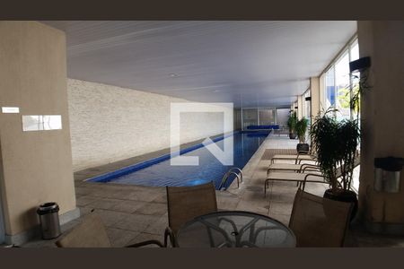 Apartamento para alugar com 220m², 4 quartos e 4 vagas Apartamento para alugar com 220m², 4 quartos e 4 vagasÁrea comum - Piscina coberta
