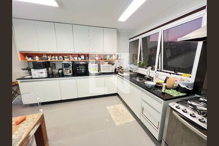 Apartamento para alugar com 220m², 4 quartos e 4 vagas Apartamento para alugar com 220m², 4 quartos e 4 vagasCozinha - Armários
