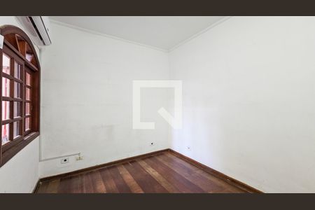 Casa à venda com 140m², 4 quartos e 2 vagasSuite