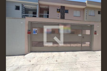 Casa à venda com 83m², 3 quartos e 2 vagas Casa à venda com 83m², 3 quartos e 2 vagasFachada