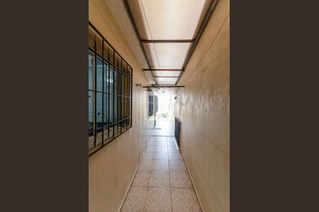 Casa à venda com 170m², 3 quartos e 2 vagas Casa à venda com 170m², 3 quartos e 2 vagasCorredor externo