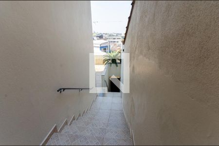 Casa à venda com 170m², 3 quartos e 2 vagas Casa à venda com 170m², 3 quartos e 2 vagasEscada externa