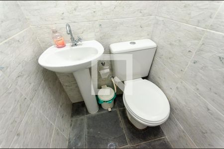 Casa à venda com 170m², 3 quartos e 2 vagas Casa à venda com 170m², 3 quartos e 2 vagasLavabo - Garagem
