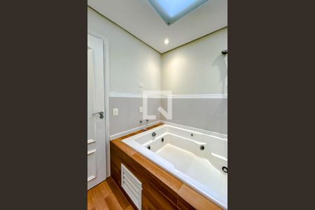 Casa à venda com 387m², 4 quartos e 7 vagasBanheiro