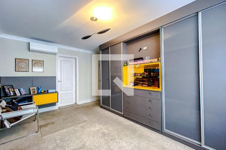 Casa à venda com 387m², 4 quartos e 7 vagasQuarto 4 - Suíte