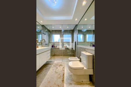 Casa à venda com 387m², 4 quartos e 7 vagasBanheiro da Suíte 1