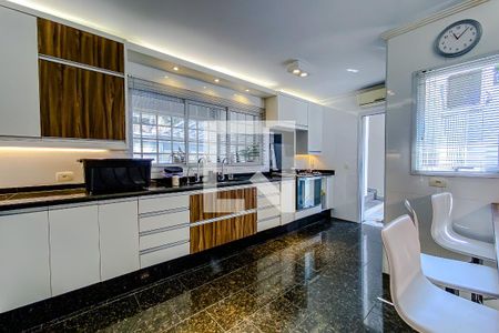 Casa à venda com 387m², 4 quartos e 7 vagasCozinha