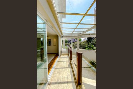 Casa à venda com 387m², 4 quartos e 7 vagasVaranda da Sala 3