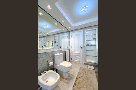 Casa à venda com 387m², 4 quartos e 7 vagasBanheiro da Suíte 1