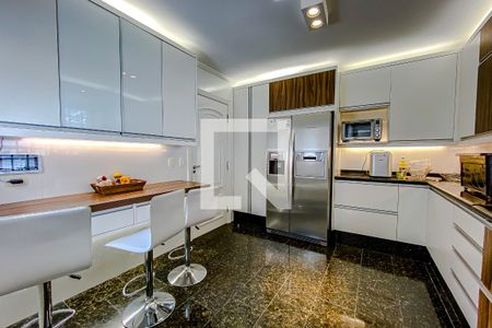 Casa à venda com 387m², 4 quartos e 7 vagasCozinha