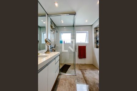 Casa à venda com 387m², 4 quartos e 7 vagasBanheiro da Suíte 2