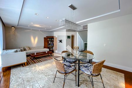 Casa à venda com 387m², 4 quartos e 7 vagasSala 3