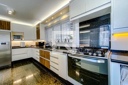 Casa à venda com 387m², 4 quartos e 7 vagasCozinha