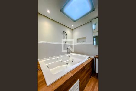 Casa à venda com 387m², 4 quartos e 7 vagasBanheiro