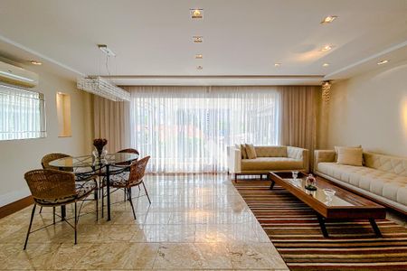 Casa à venda com 387m², 4 quartos e 7 vagasSala 3