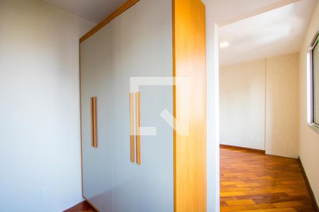 Apartamento para alugar com 64m², 2 quartos e 1 vaga Apartamento para alugar com 64m², 2 quartos e 1 vagaCloset do quarto 1