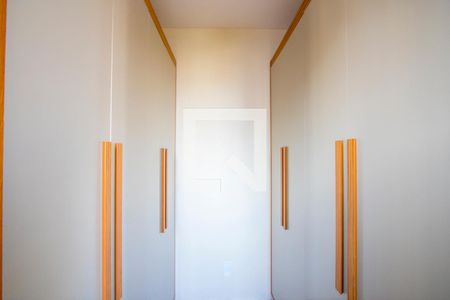 Apartamento para alugar com 64m², 2 quartos e 1 vaga Apartamento para alugar com 64m², 2 quartos e 1 vagaCloset do quarto 1