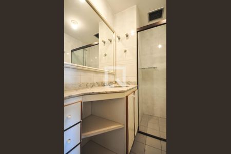 Apartamento à venda com 139m², 3 quartos e 2 vagas Apartamento à venda com 139m², 3 quartos e 2 vagasBanheiro Suíte 2