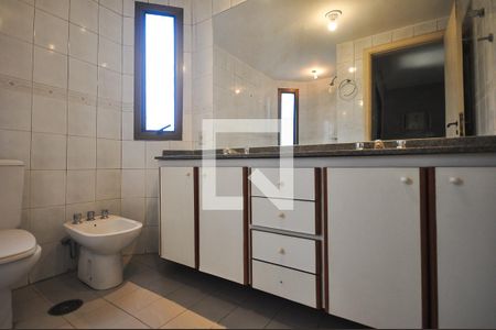 Apartamento à venda com 139m², 3 quartos e 2 vagas Apartamento à venda com 139m², 3 quartos e 2 vagasBanheiro Suíte 1