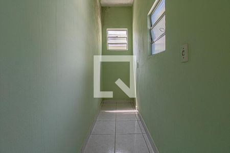 Casa à venda com 120m², 2 quartos e 2 vagas Casa à venda com 120m², 2 quartos e 2 vagasespaço intermediario entre o banheiro e o terraço_1