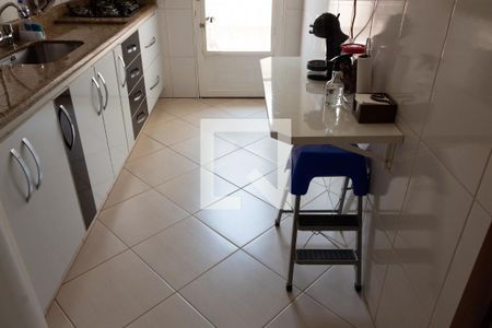 Casa à venda com 135m², 3 quartos e 3 vagas Casa à venda com 135m², 3 quartos e 3 vagasCOZINHA