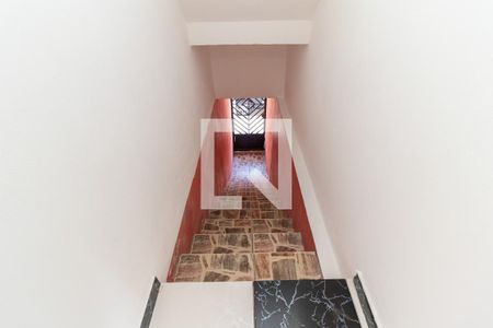 Escada de casa para alugar com 1 quarto, 60m² em Parque Guarani, São Paulo