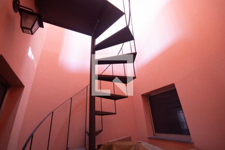 Casa à venda com 350m², 3 quartos e 3 vagasEscada