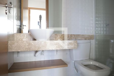 Banheiro de apartamento à venda com 2 quartos, 55m² em Vila Rosa, Goiânia
