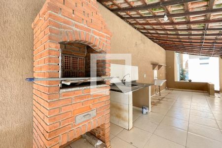 Casa para alugar com 222m², 2 quartos e 1 vagaÁrea de Serviço e Churrasqueira 