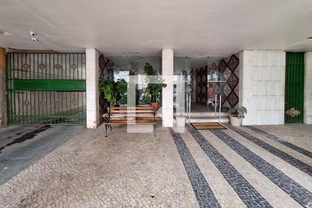 Apartamento à venda com 75m², 2 quartos e sem vagaFachada e portaria