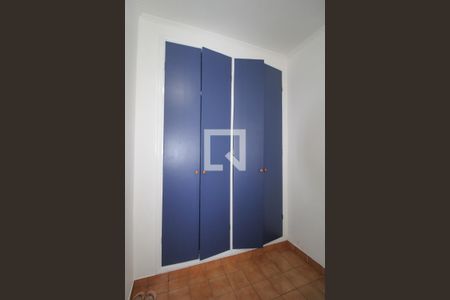 Casa à venda com 100m², 2 quartos e 4 vagas Casa à venda com 100m², 2 quartos e 4 vagasEscritório