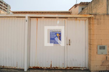 Casa à venda com 100m², 2 quartos e 4 vagas Casa à venda com 100m², 2 quartos e 4 vagasPlaca