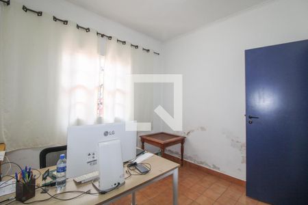 Casa à venda com 100m², 2 quartos e 4 vagas Casa à venda com 100m², 2 quartos e 4 vagasEscritório