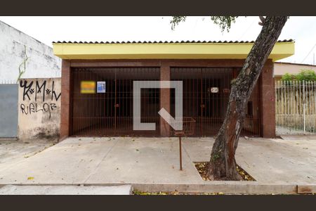 Casa à venda com 200m², 2 quartos e 2 vagasFachada