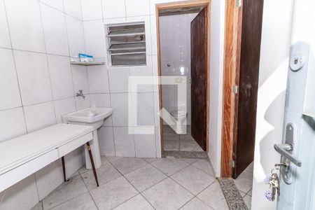 Casa à venda com 250m², 4 quartos e 2 vagasÁrea de Serviço inferior