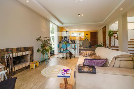 Sala de casa à venda com 2 quartos, 299m² em Vila Nova, Porto Alegre