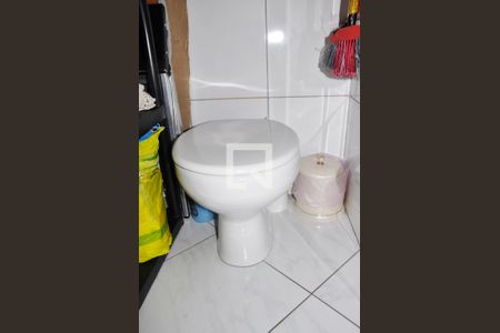 Apartamento à venda com 69m², 2 quartos e 1 vagaDetalhe - Banheiro da Área de Serviço