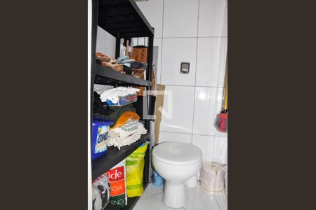 Apartamento à venda com 69m², 2 quartos e 1 vagaDetalhe - Banheiro da Área de Serviço