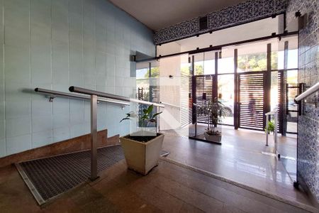 Apartamento para alugar com 73m², 2 quartos e 1 vagaFachada e portaria