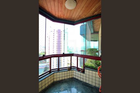 Apartamento à venda com 176m², 3 quartos e 3 vagasSuíte 2 Sacada