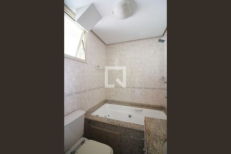 Apartamento à venda com 176m², 3 quartos e 3 vagasSuíte 2 Banheiro