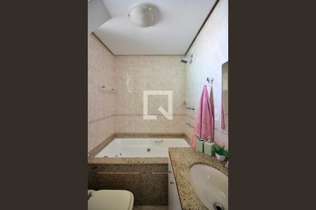 Apartamento à venda com 176m², 3 quartos e 3 vagasSuíte 2 Banheiro