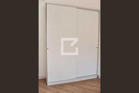 Quarto 1 de apartamento para alugar com 2 quartos, 47m² em Santa Cândida, Curitiba