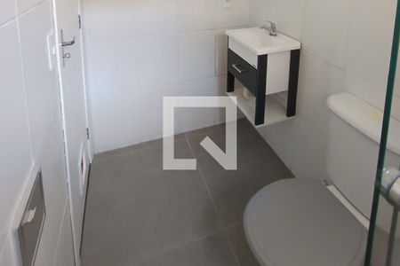 Banheiro de apartamento para alugar com 2 quartos, 47m² em Santa Cândida, Curitiba