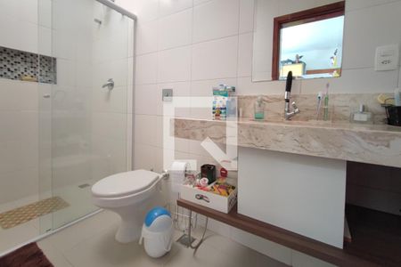 Casa de condomínio à venda com 360m², 4 quartos e 6 vagas Casa de condomínio à venda com 360m², 4 quartos e 6 vagasBanheiro Social