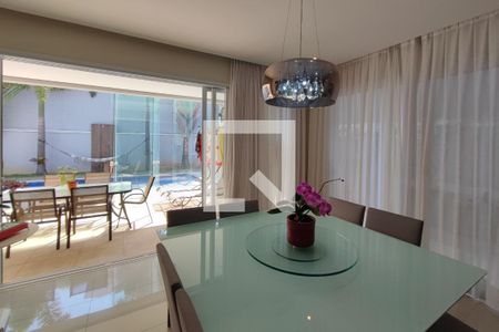 Casa de condomínio à venda com 360m², 4 quartos e 6 vagas Casa de condomínio à venda com 360m², 4 quartos e 6 vagasSalade Jantar