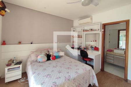 Casa de condomínio à venda com 360m², 4 quartos e 6 vagas Casa de condomínio à venda com 360m², 4 quartos e 6 vagasQuarto Suíte