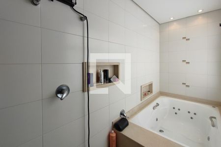 Casa de condomínio à venda com 360m², 4 quartos e 6 vagas Casa de condomínio à venda com 360m², 4 quartos e 6 vagasBanheiro Suíte 3